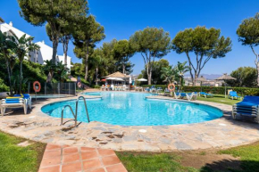 Shiny 2BR Apt with Views, Pool, Great Location